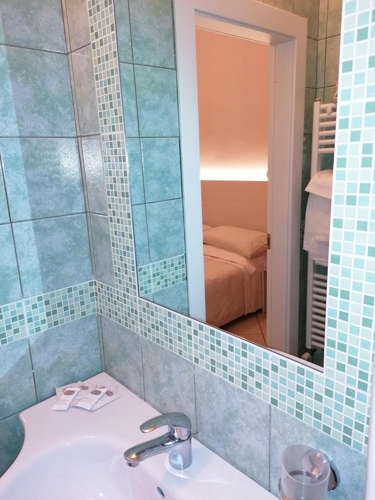 Hotel Andrea'S Римини Стая снимка