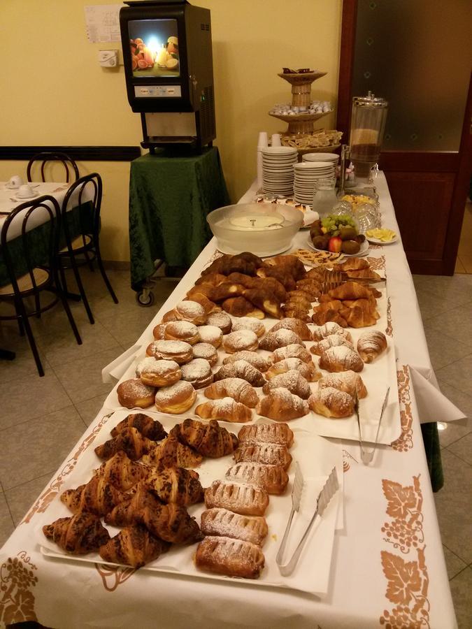 Hotel Andrea'S Римини Екстериор снимка