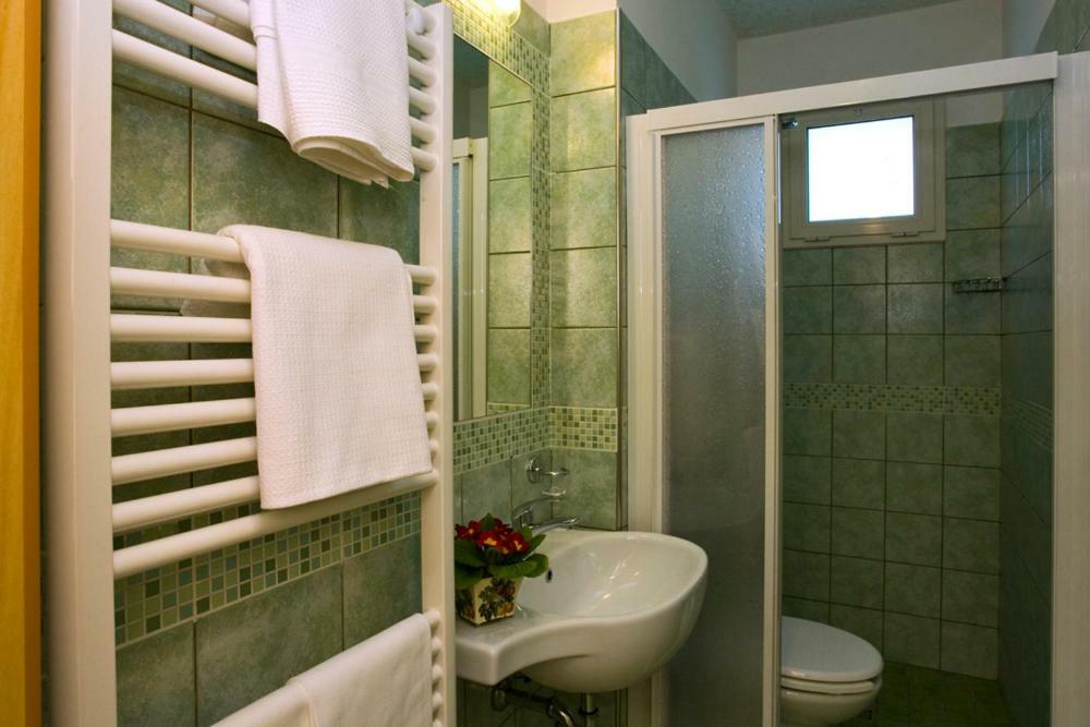 Hotel Andrea'S Римини Екстериор снимка