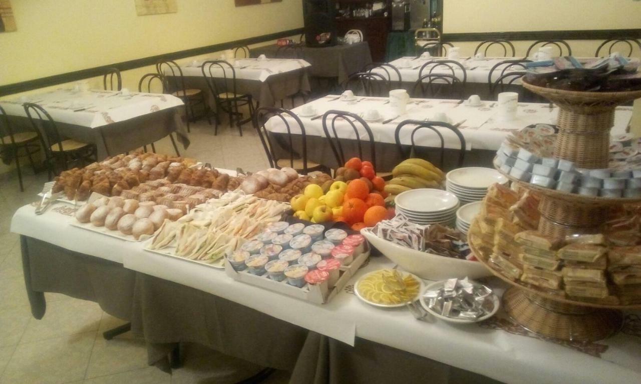 Hotel Andrea'S Римини Екстериор снимка