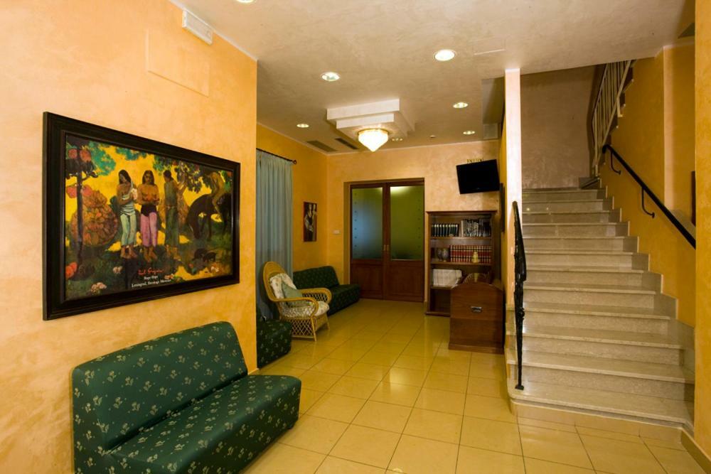 Hotel Andrea'S Римини Екстериор снимка