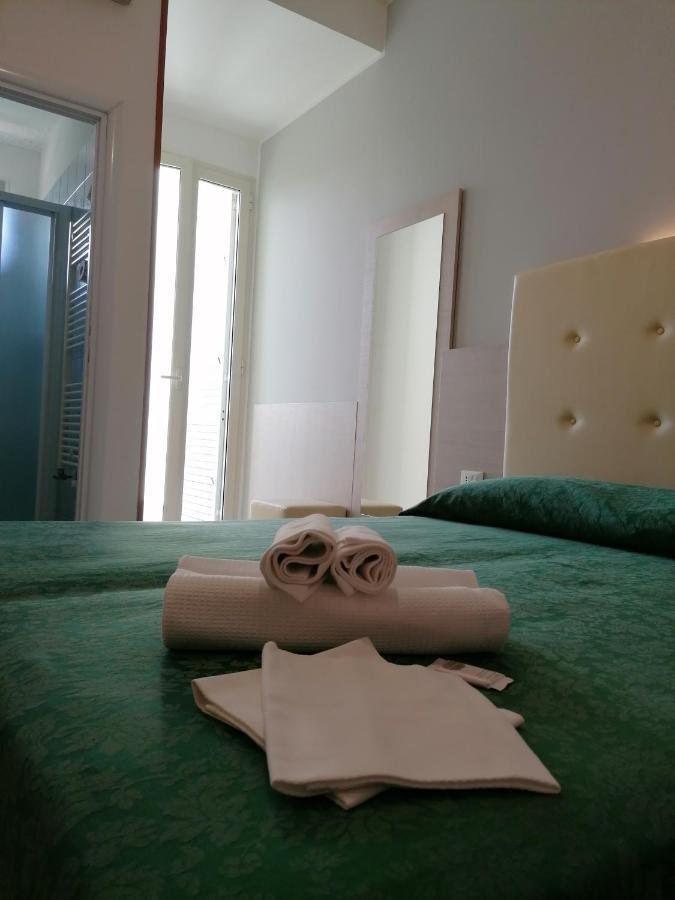 Hotel Andrea'S Римини Екстериор снимка