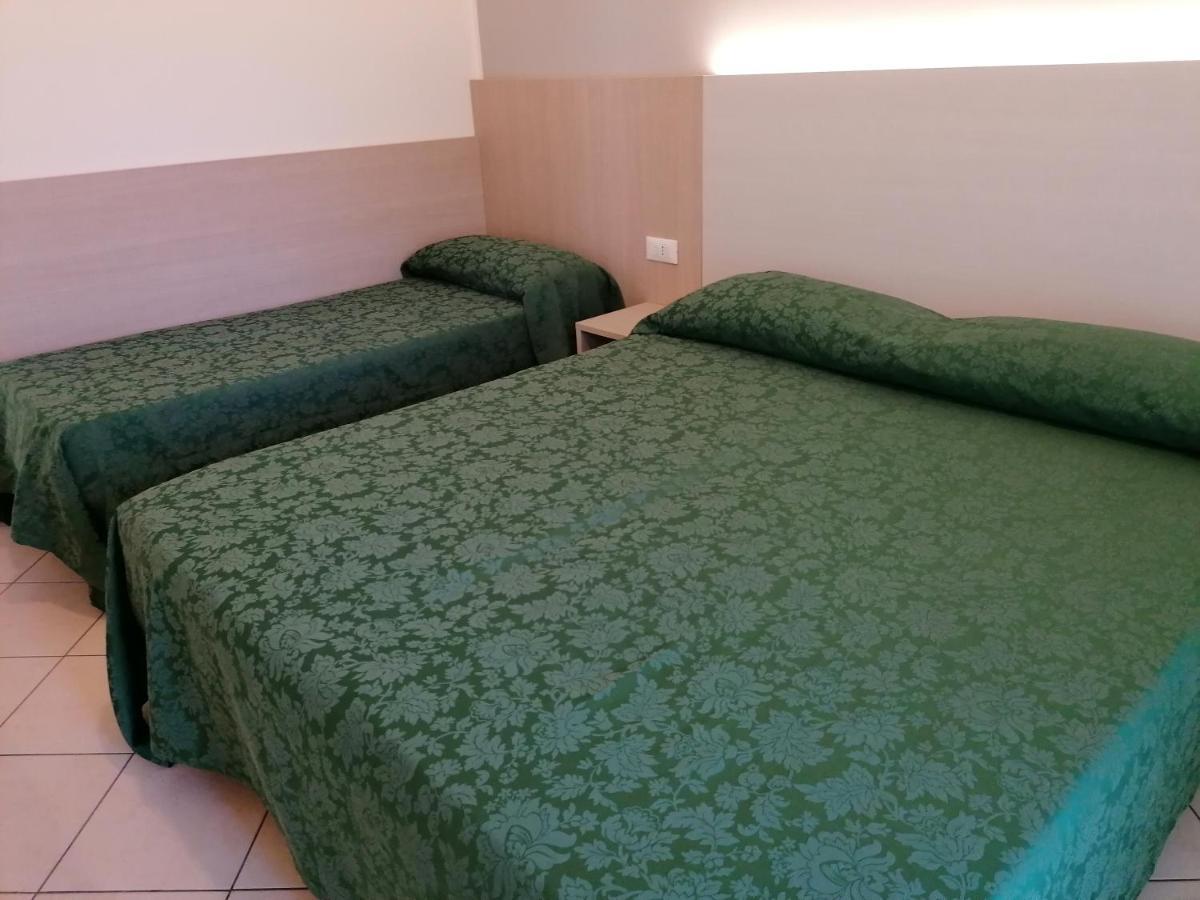 Hotel Andrea'S Римини Екстериор снимка