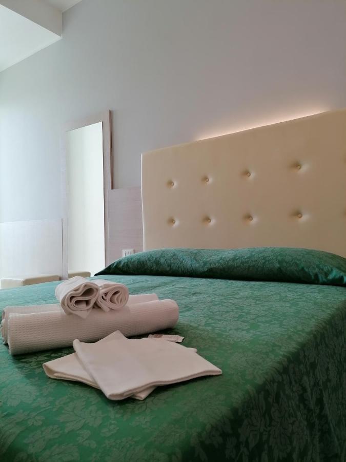 Hotel Andrea'S Римини Екстериор снимка